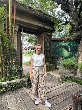 Hi, I am Jane. Welcome to my store 🤩😍